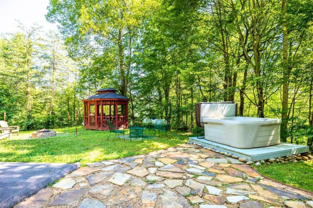 Vila Romantic Gem, 2 Acres, Hot Tub, Free Pet, King Bed Pigeon Forge Exteriér fotografie